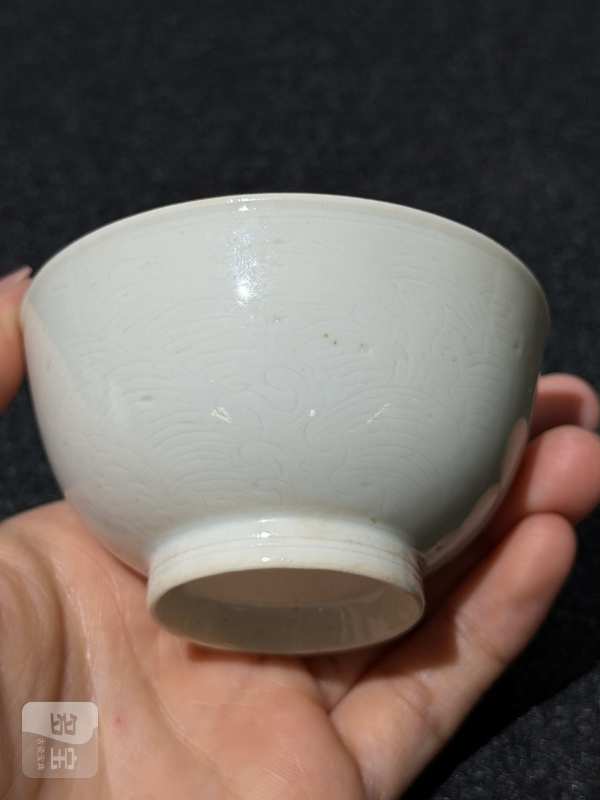 清早期 白釉暗刻海水江崖纹杯一对 - 图4